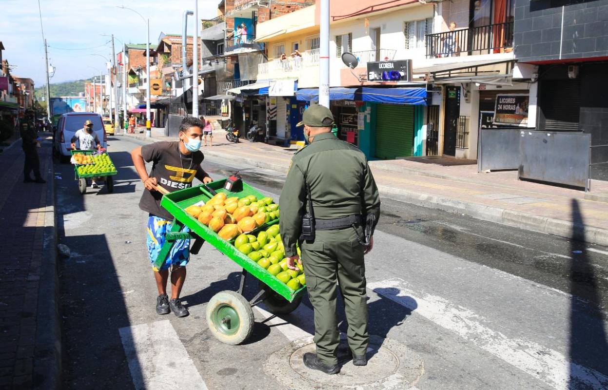 Con las medidas aplicadas en todos los barrios de Medellín se pretende evitar la propagación de coronavirus. FOTO JUAN ANTONIO SÁNCHEZ