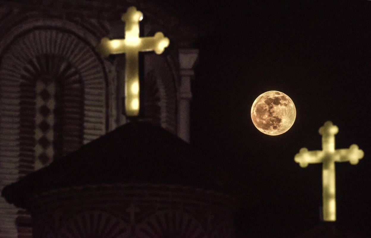 El máximo del eclipse será a las 8:08 p.m. de la tarde (hora peninsular. 2:08 p.m. hora colombiana), cuando se observará una ligera disminución en el brillo de la Luna. FOTO EFE
