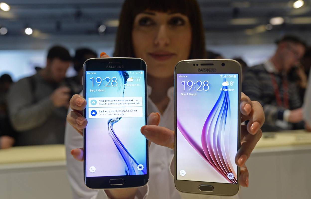 El S6 tendrá dos modelos disponibles, uno con pantalla tradicional y otro con los bordes laterales curvados. FOTO REUTERS