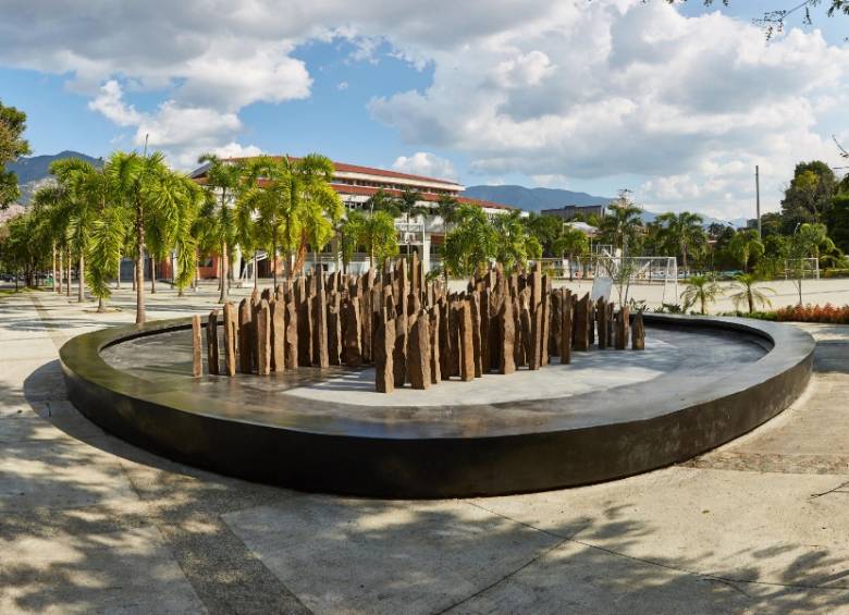 215 rocas componen Oriente, la obra más reciente del maestro escultor quindiano Hugo Zapata. Foto: Cortesía