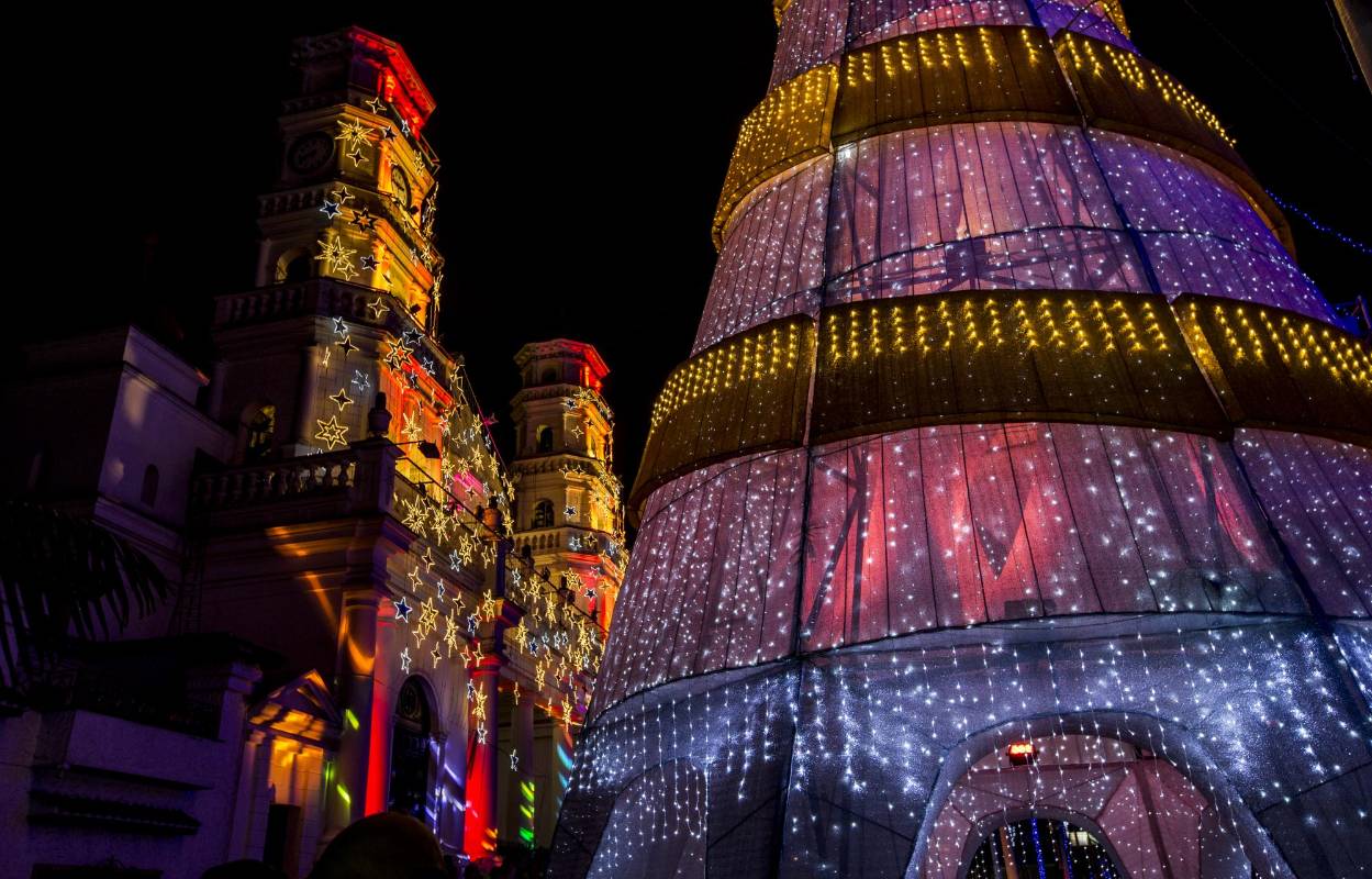 Destellos de luz, estrellas, campanas, soles y escenas interactivas complementan el alumbrado envigadeño,FOTO: Jaime Pérez