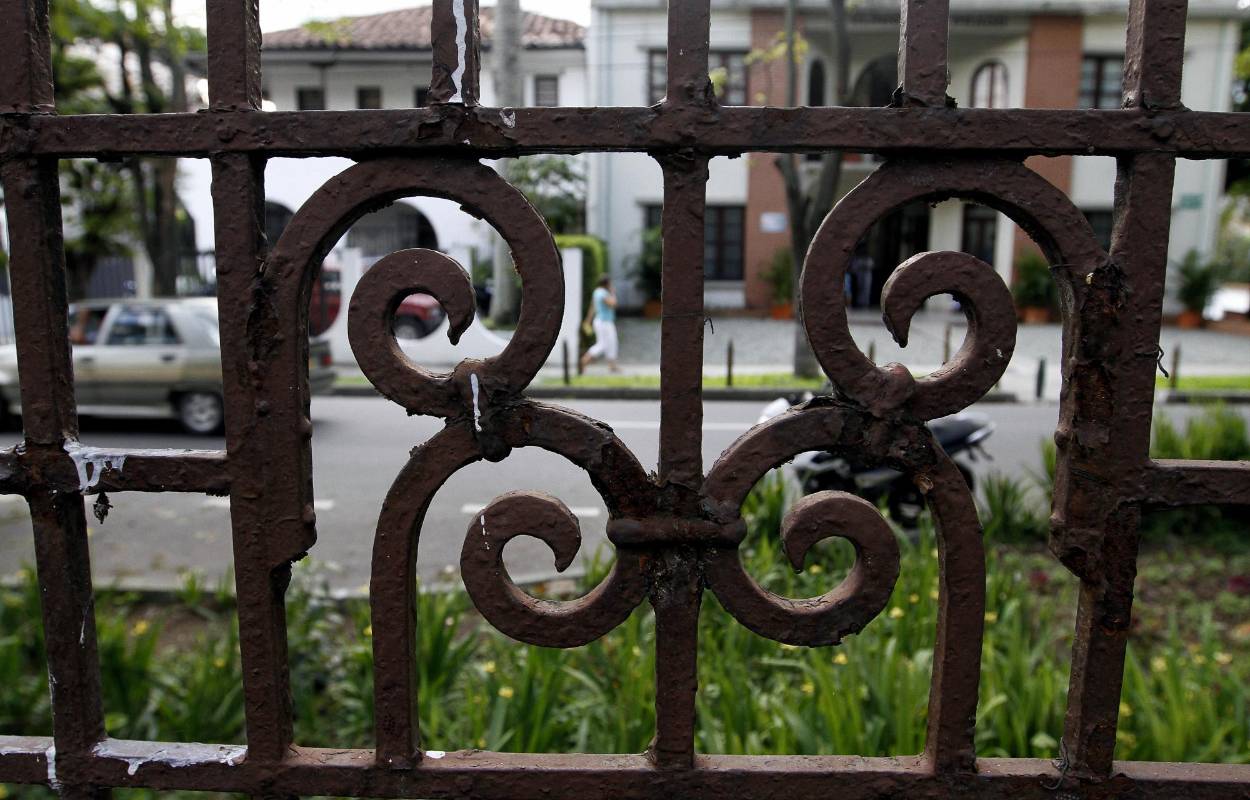 El barrio Prado, en Medellín, nació como lugar de residencia de las élites de principios del siglo XX. Fue construido con arquitecturas importadas, a las cuales se les dio un toque de identidad local.