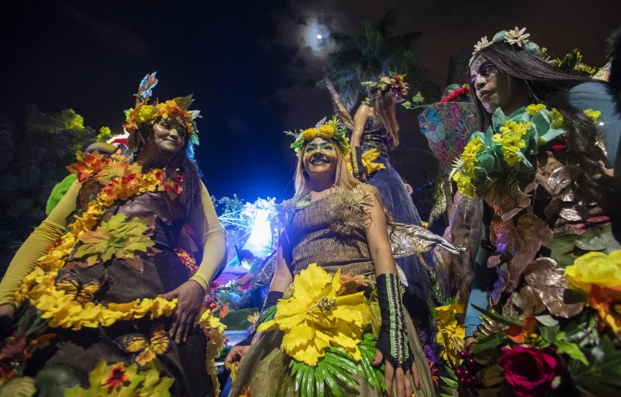 Esta vez la cuota de magia vino de otras latitudes. Brillaron los catrinas, el árbol come humanos, la caja de pandora y otras deidades locales e invitadas del norte y el centro de América. FOTO MANUEL SALDARRIAGA QUINTERO