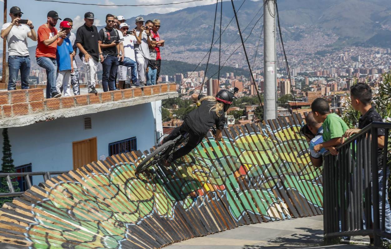 Con la realización de la carrera Downhill Challenge, la organización del Guinness World Records le concedió a Medellín el titulo de la pista urbana de ciclismo más larga del mundo. Foto: Robinson Sáenz