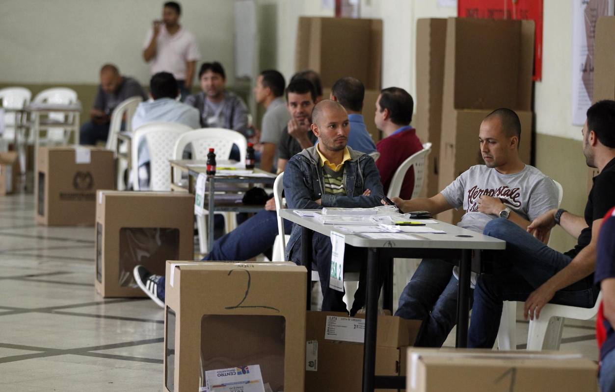 La jornada de consultas internas de los partidos realizada este domingo tuvo poca acogida en Medellín. FOTO JAIME PÉREZ MUNÉVAR