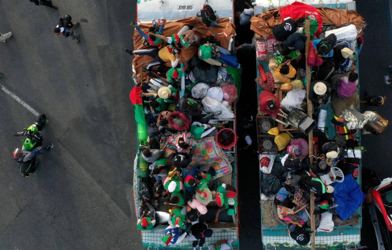 Cerca de 6.000 integrantes ingresaron a la capital por las vías de Soacha, en donde fueron recibidos por cientos de habitantes del municipio. Foto: AFP