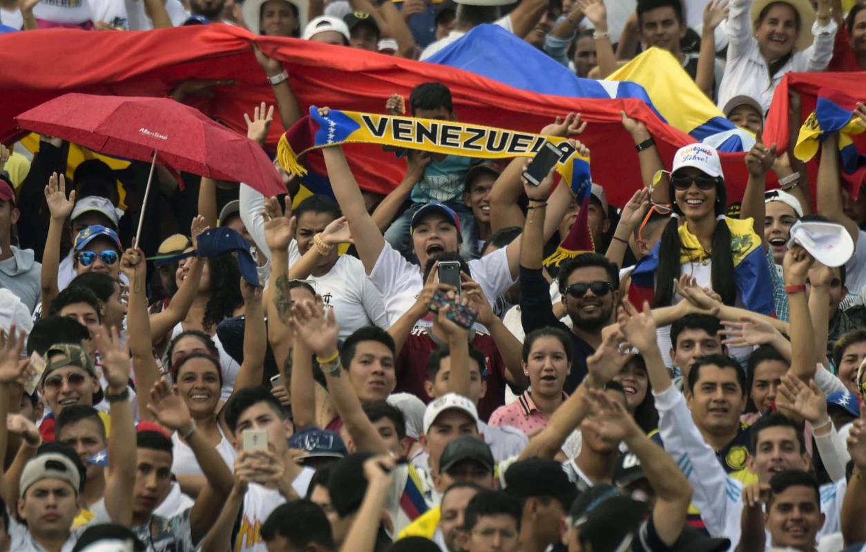El concierto, organizado por el multimillonario Richard Branson, se trazó la meta de recaudar 600 millones de dólares en 60 días que permitan atender la crisis humanitaria que vive el país. Foto: AFP