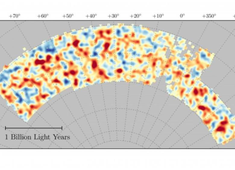 Mapa de la materia oscura: las áreas rojas contienan más, las azules menos. Cortesía Chihway Chang/U. Chicago