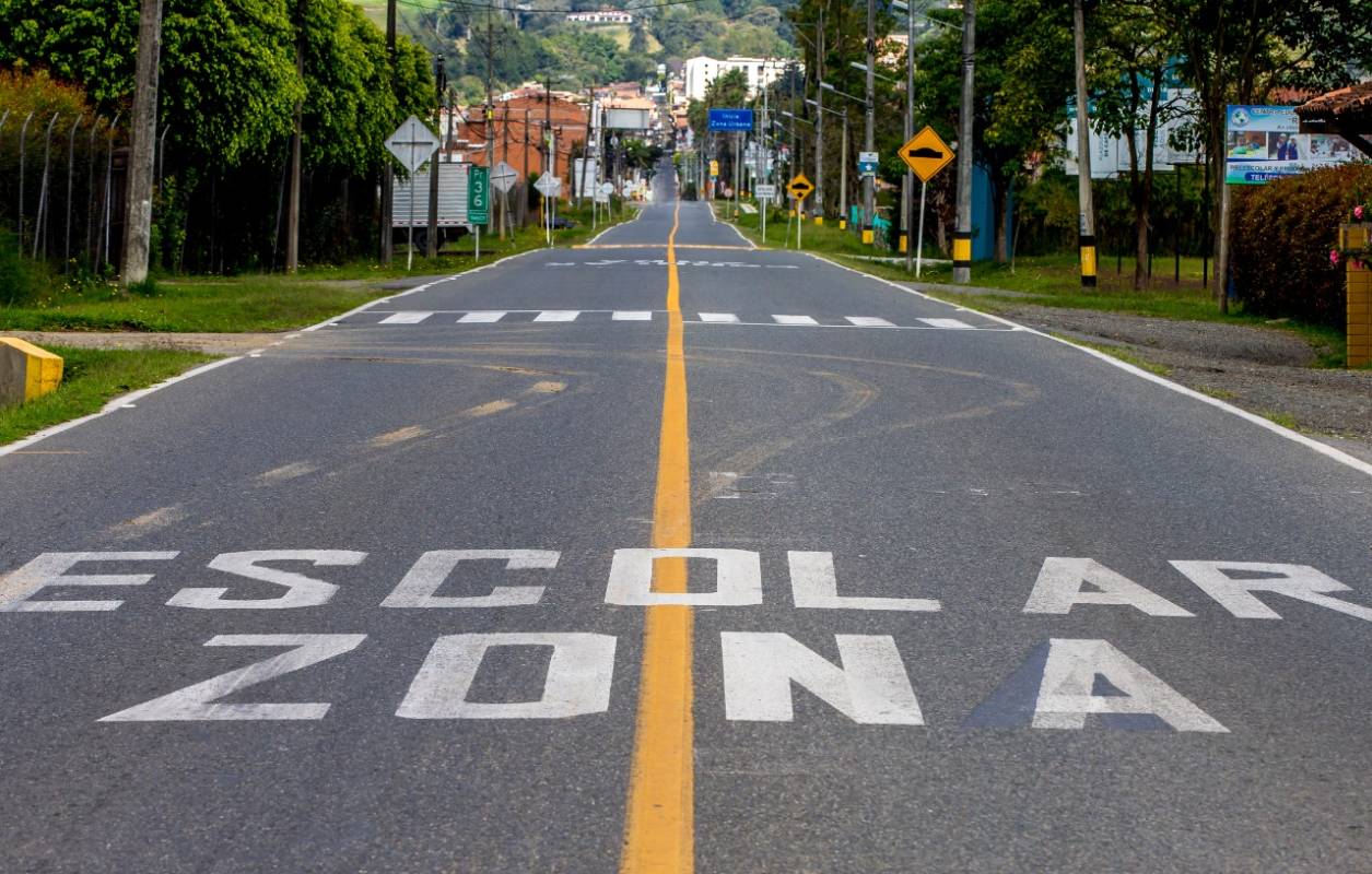 Los habitantes de La Unión, en el Oriente de Antioquia, respetan la cuarentena y las calles de la cuarentena se quedan poco a poco vacías. Foto: Juan Antonio Sánchez. 