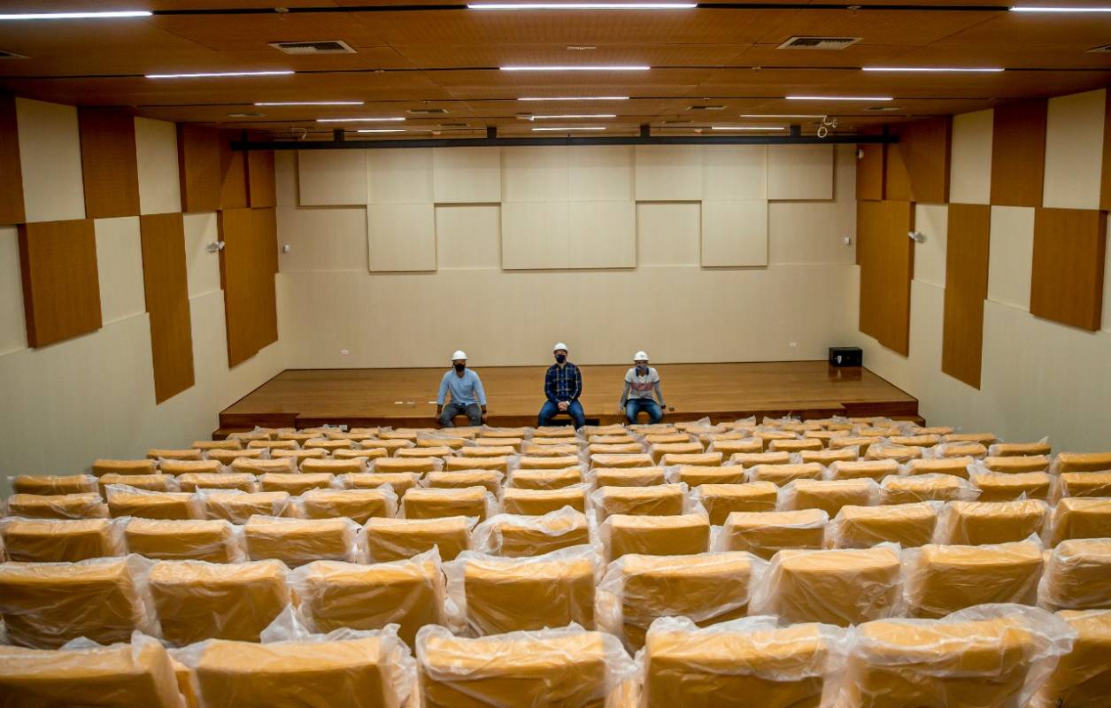 La infraestructura física de este proyecto, ubicado entre las comunas 12 y 13, tiene un avance de obra del 99 %. La componen 14 edificios, con 16 aulas convencionales y 18 aulas multipropósito. Sus instalaciones tienen equipamiento de alta tecnología y laboratorios. También se construyeron zonas deportivas y gimnasio al aire libre, además posee espacios flexibles que pueden cambiarse según la necesidad académica de la comunidad. FOTO JUAN ANTONIO SÁNCHEZ