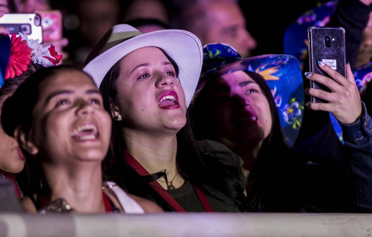 Espacios como los tablados populares o el parque cultural nocturno en Plaza Gardel, escenarios de diversión gratuita. Foto: Jaime Pérez