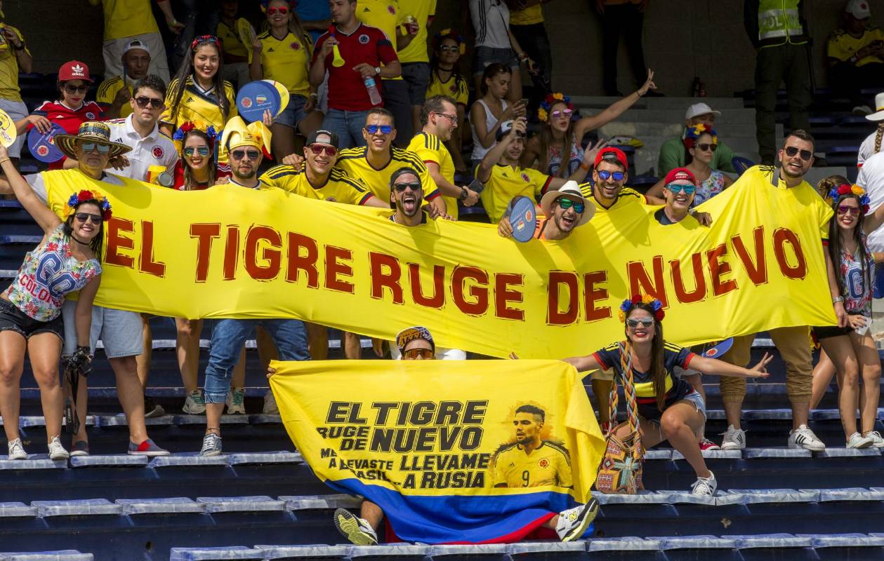 Desde las 12:00 del mediodía los aficionados colombianos empezaron a ingresar al Estadio Metropolitano de Barranquilla, no solo para alentar a la tricolor, sino también para calentar el ambiente que, como es costumbre en la capital atlanticense, espera fundir al equipo rival. FOTO JUAN ANTONIO SÁNCHEZ