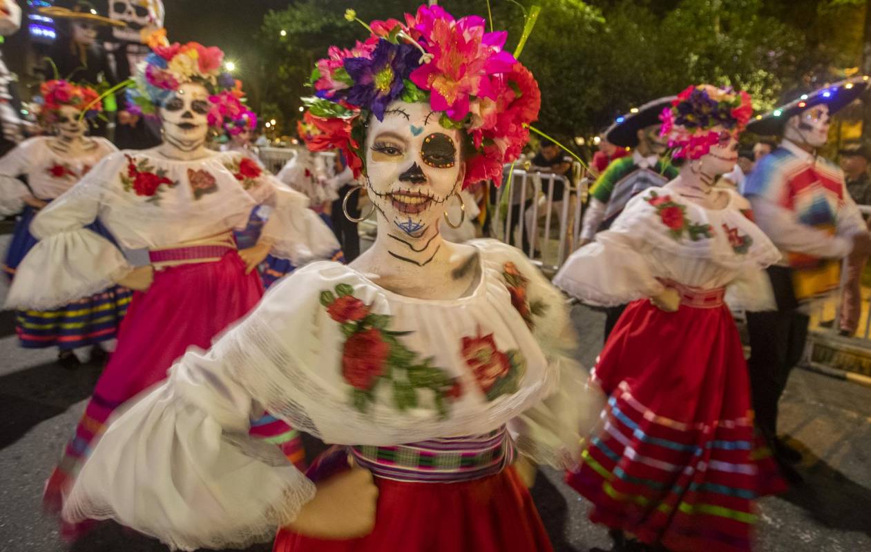 Esta vez la cuota de magia vino de otras latitudes. Brillaron los catrinas, el árbol come humanos, la caja de pandoras y otras deidades locales e invitadas del norte y el centro de América. FOTO MANUEL SALDARRIAGA QUINTERO