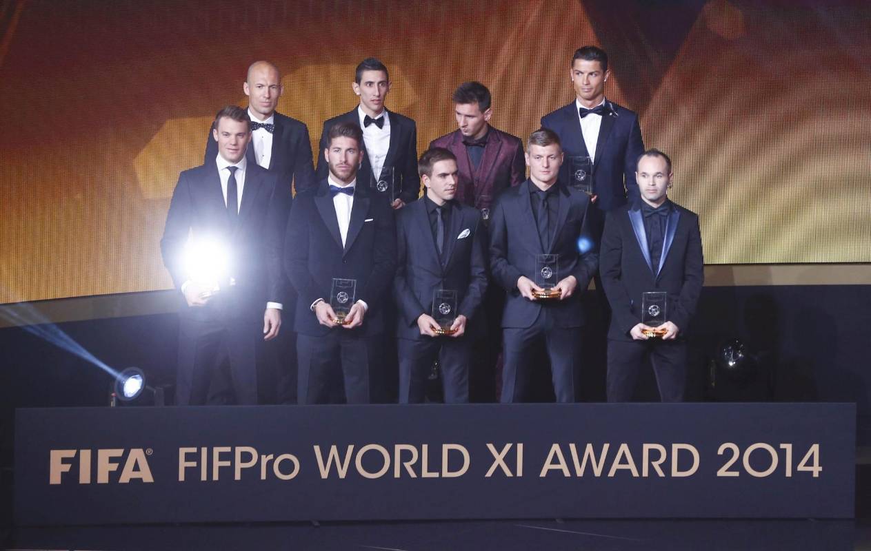 Once Mundial de la Fifa FIFPro: Guardameta: Manuel Neuer (ALE/Bayern Múnich). Defensas: Sergio Ramos (ESP/Real Madrid), Thiago Silva (BRA/París Saint-Germain), David Luiz (BRA/París Saint-Germain), Philipp Lahm (ALE/Bayern Múnich). Centrocampistas: Andrés Iniesta (ESP/Barcelona), Toni Kroos (ALE/Real Madrid), Ángel Di Maria (ARG/Manchester United). Delanteros: Arjen Robben (HOL/Bayern Múnich), Lionel Messi (ARG/Barcelona) y Cristiano Ronaldo (POR/Real Madrid). FOTO REUTERS