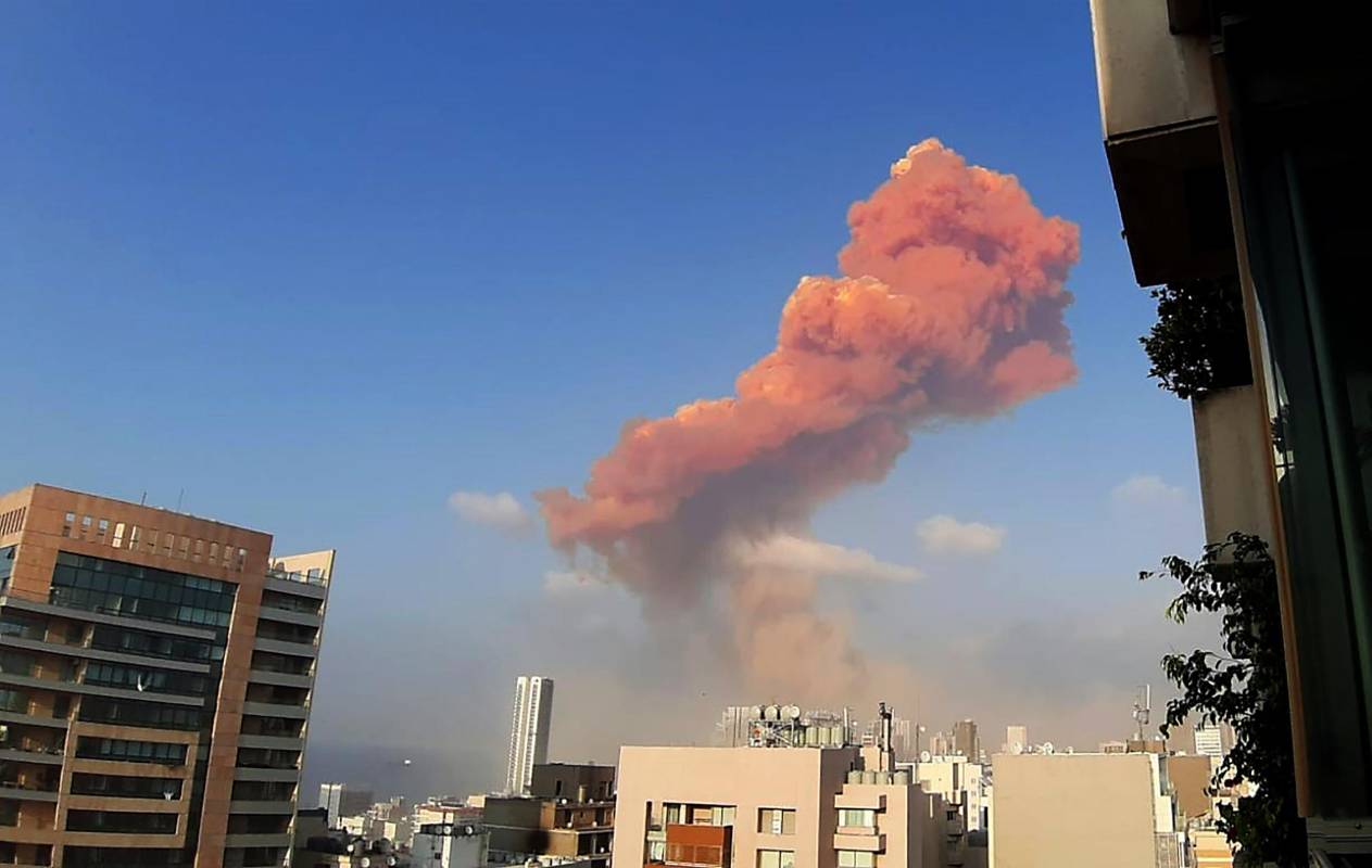 La explosión se volvió viral y lo que muestran los videos es que se dañaron algunos edificios y oficinas alrededor de la ciudad. Foto: AFP