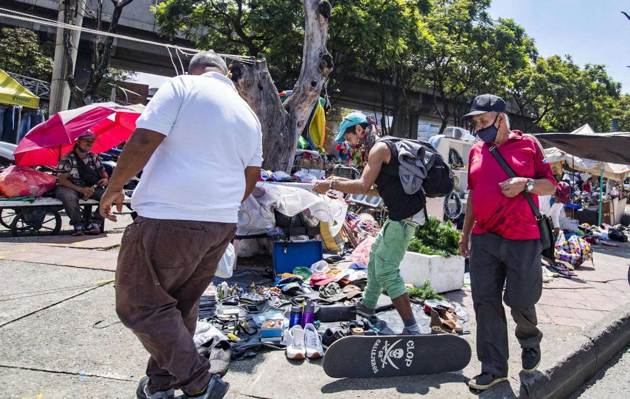 El nuevo Bazar no ha pasado del papel. Los venteros llevan seis años esperando a ser reubicados. La Alcaldía dice que esta administración, por fin, dará una solución al problema. Foto: Manuel Saldarriaga Quintero.