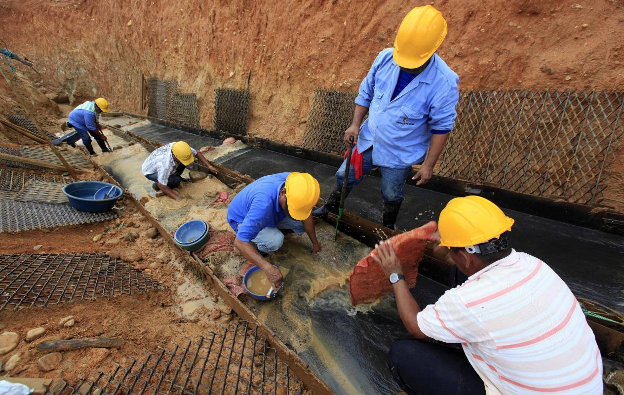 En estos entables los mineros recogen cada tres o cinco días la amalgama, es decir la mezcla que se realiza cuando el mercurio atrapa al oro. FOTO MANUEL SALDARRIAGA