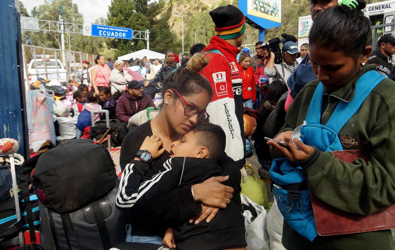 La terminal de Rumichaca, en la frontera entre Colombia y Ecuador, se vació esta madrugada de migrantes venezolanos apenas dos horas después de que entrara en vigor un nuevo requisito de visa humanitaria. FOTO EFE