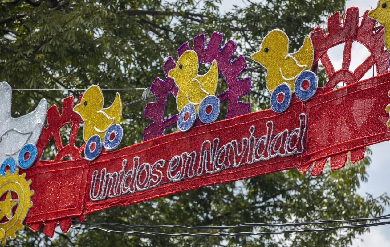 Esta semana comenzó la instalación de las luces y los adornos de Navidad. FOTO CAMILO SUÁREZ
