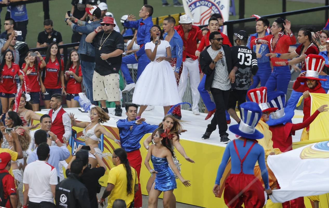 ChocQuibTown y Ñejo ambientaron la fiesta en el Atanasio. Los hinchas disfrutaron con el espectáculo. FOTO JUAN ANTONIO SÁNCHEZ.