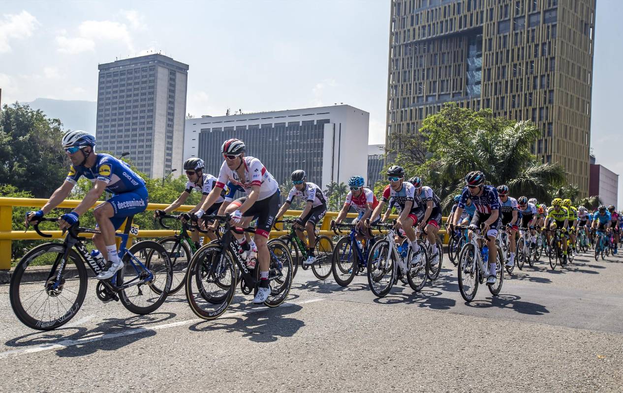 Hermosas postales dejó el desarrollo de la cuarta etapa del Tour Colombia 2.1 que se desarrolló en Medellín, un circuito de 139 kilómetros, que tuvo una masiva presencia de aficionados en cada uno de los puntos por donde transcurrió la fracción. FOTOS JUAN ANTONIO SÁNCHEZ Y MANUEL SALDARRIAGA