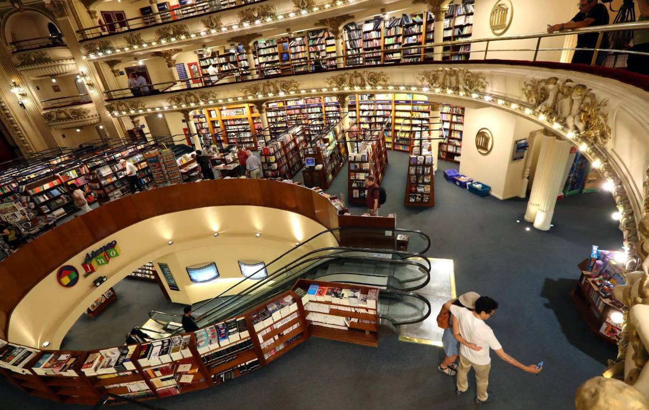  La librería El Ateneo Gran Splendid, una joya arquitectónica de Buenos Aires, acaba de ser elegida por la revista National Geographic como la más bella del mundo. FOTO REUTERS