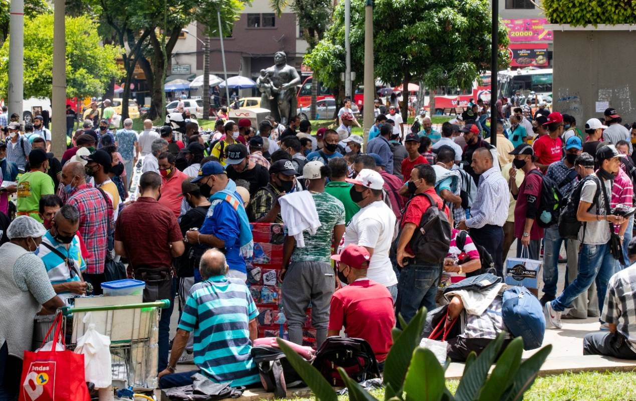 Debido al desacato de los ciudadanos de no cumplir con los elementos de bioseguridad en el centro de la ciudad, la alcaldía retoma la cuarentena, a partir del mañana. FOTO JAIME PÉREZ