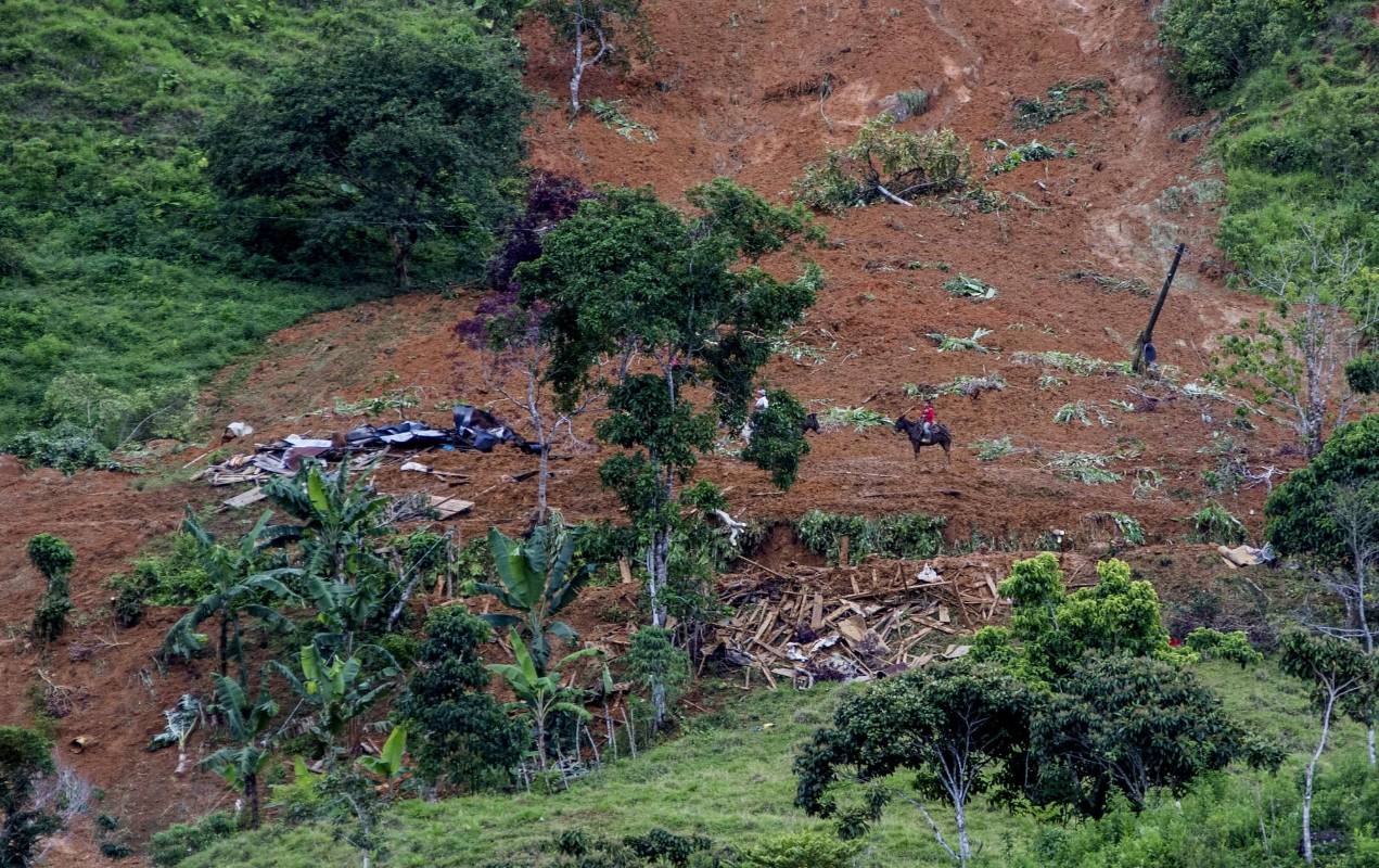 Los cuerpos de siete indígenas ya fueron recuperados tras derrumbe. FOTO ROBINSON SÁENZ