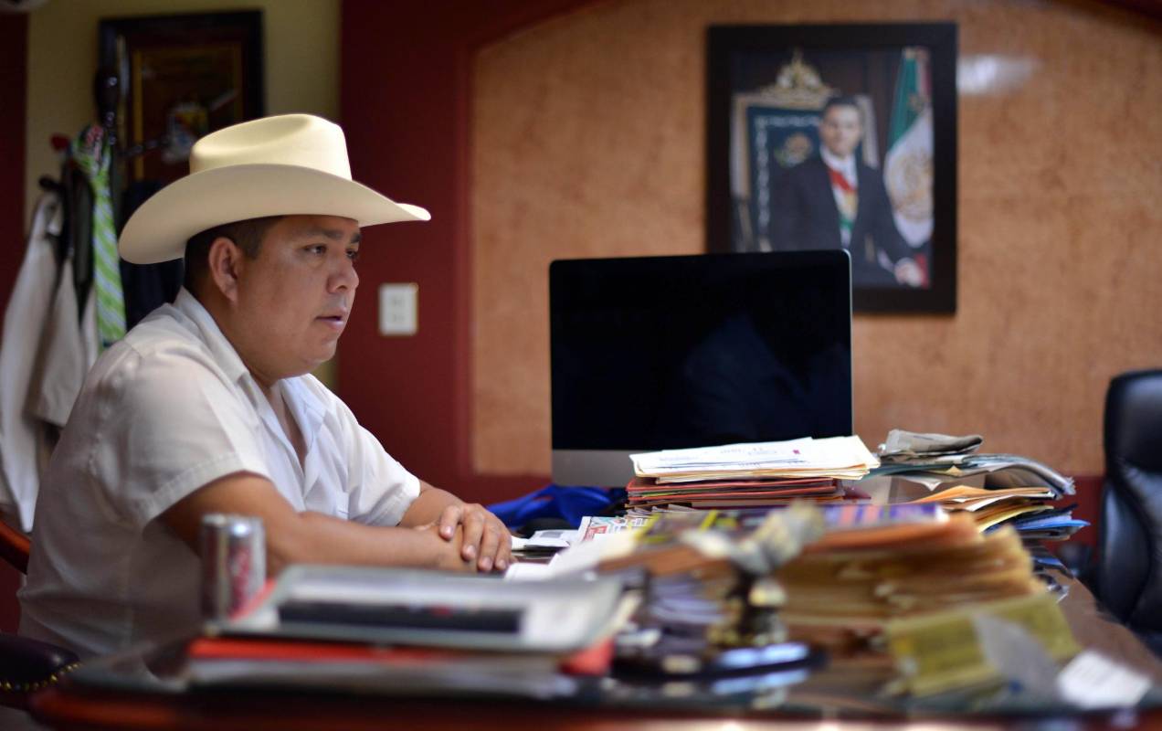 “Fue algo inédito. Increíble, nadie la cree yo pensé que estaba soñando, se me hacía algo imposible”, dijo el alcalde Mario Alfonso Valenzuela, del gobernante Partido Revolucionario Institucional (PRI) al que pertenece Peña Nieto.