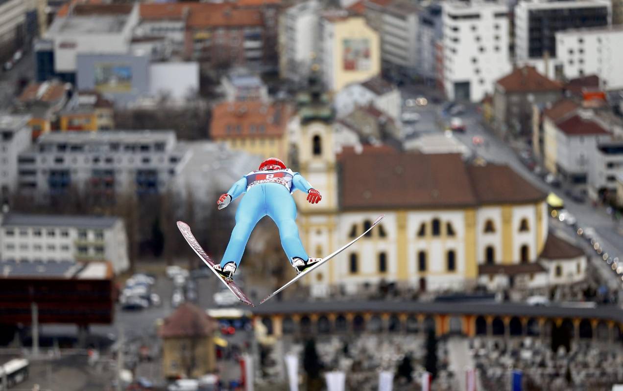 Competencia de salto de esquí en Innsbruck, Austria. FOTO Reuters