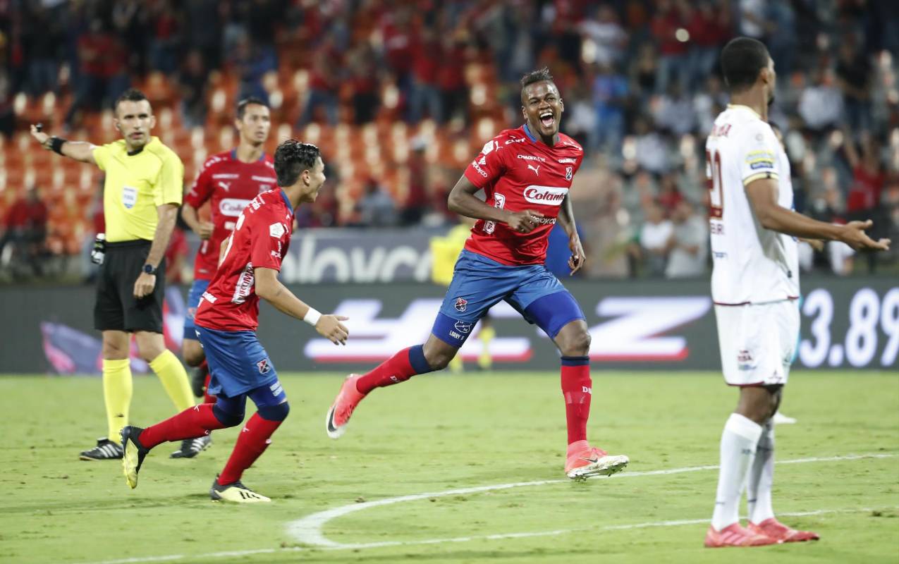 Primero con un golazo desde fuera del área de Larry Angulo recién inició la etapa complementaria. FOTO ROBINSON SÁENZ
