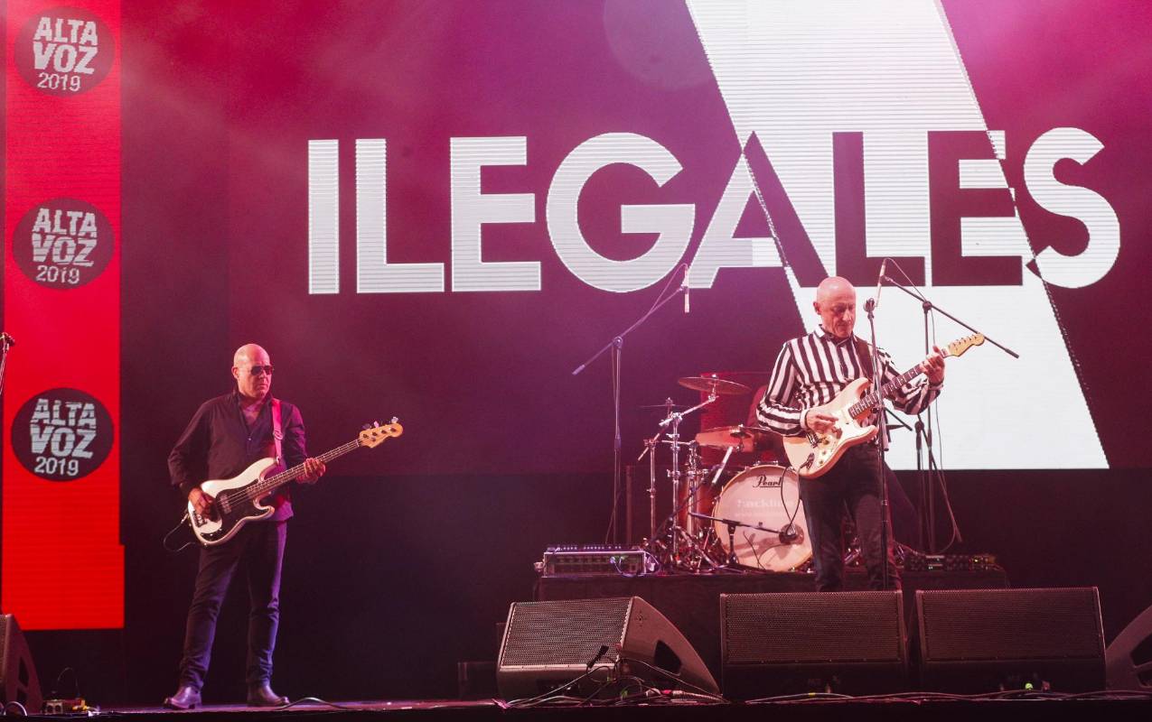 Ilegales puso a cantar y poguear al público paisa. FOTO MANUEL SALDARRIAGA