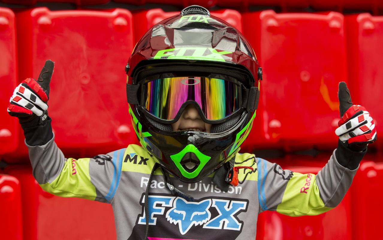 La ternura y la ilusión de los niños se tomó la competencia de push bike del Clásico EL COLOMBIANO. Todos encantaron con su risa y alegría al público asistente. FOTO JAIME PÉREZ