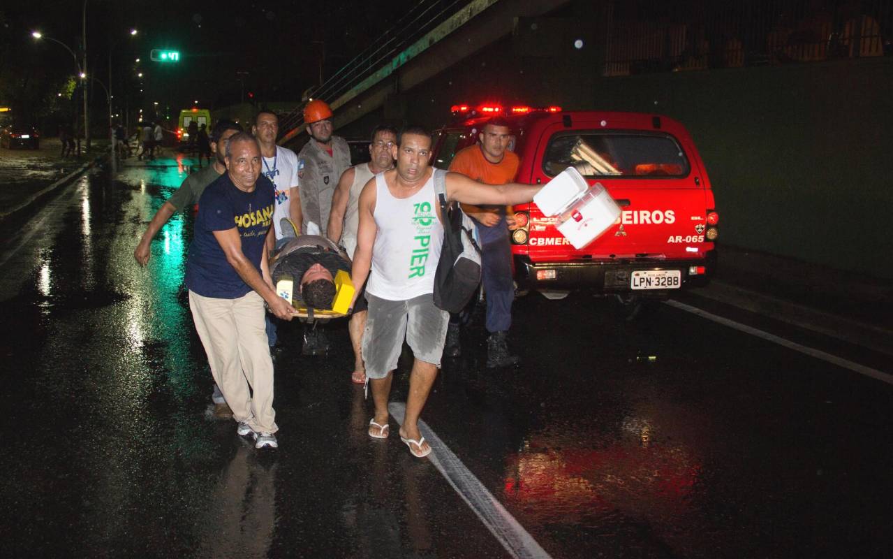 La mayoría de los heridos fueron trasladados a diferentes hospitales de la zona con heridas leves y ya han recibido el alta. 