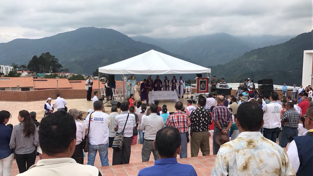 Con una misa en el parque principal del nuevo Gramalote se inició la jornada del retorno. FOTO: Fondo Adaptación