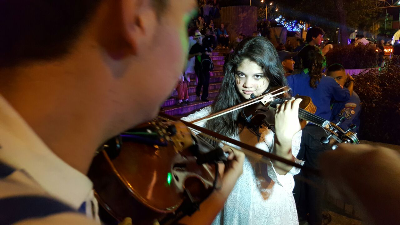 La música acompañó el desfile. FOTO Sebastián Carvajal
