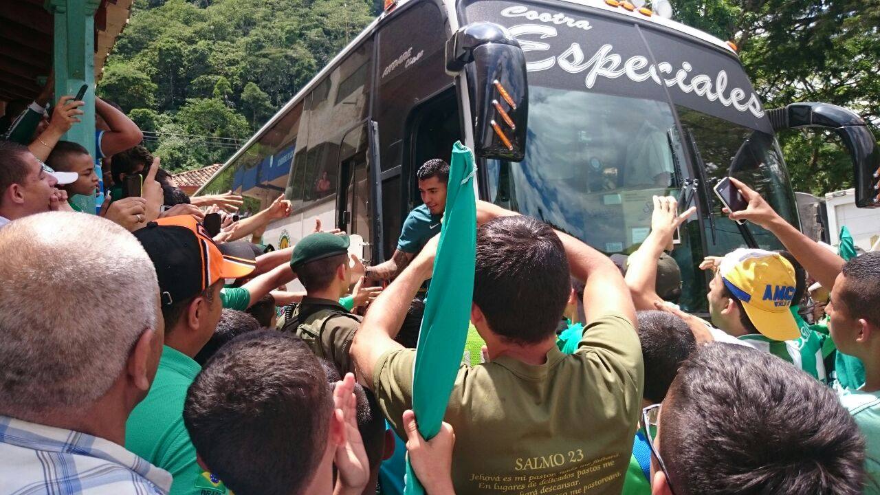 La comunidad salgareña pudo compartir con sus ídolos y sintieron con mucha emoción la presencia de los jugadores. FOTO CORTESÍA ATLÉTICO NACIONAL.