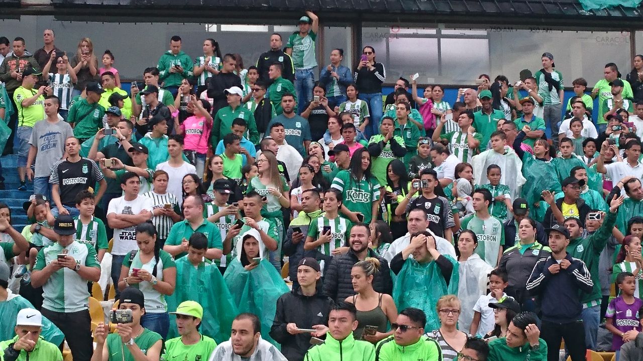 El marco en occidental parecía digno de una final. FOTO JENNIFER VILLAFAÑE