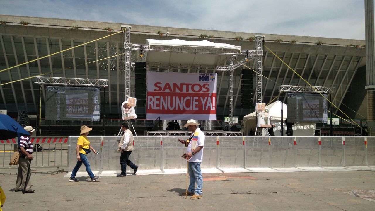 10:29 a.m. Así lucía el Parque de las Luces antes de la llegada de la marcha. FOTO DIEGO ZAMBRANO