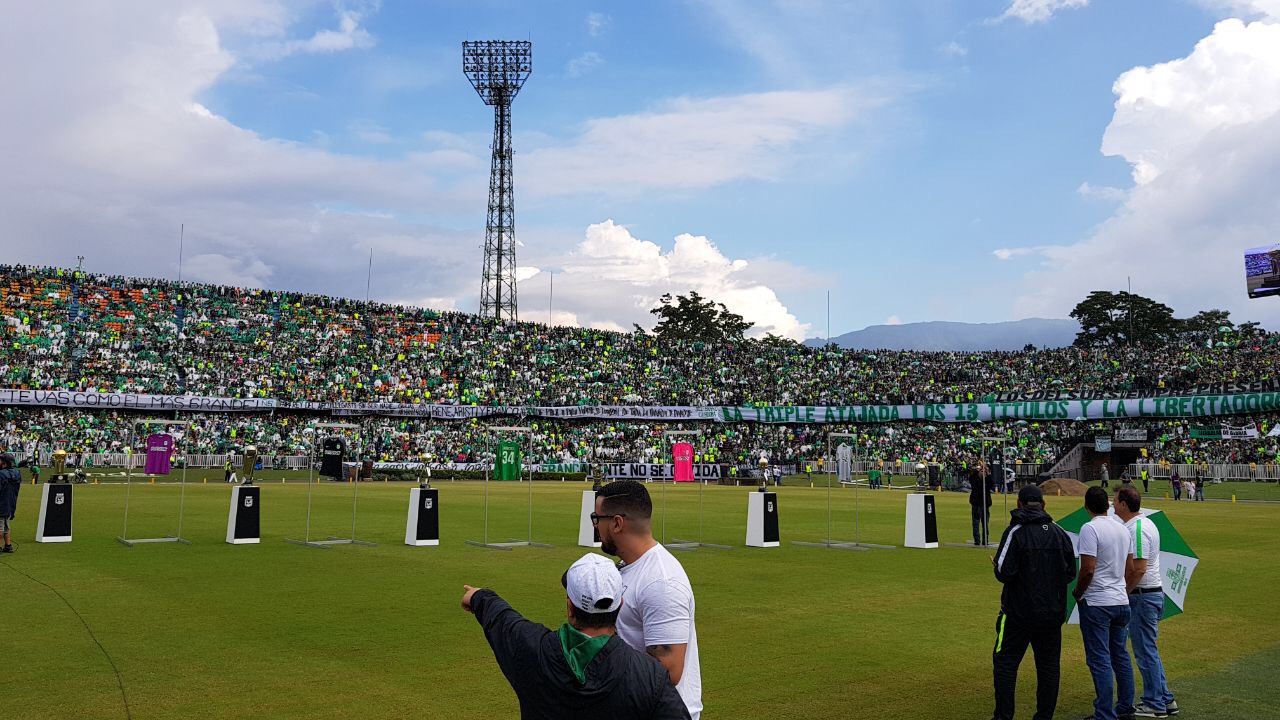 La tribuna sur completamente llena. FOTO SEBASTIÁN CARVAJAL