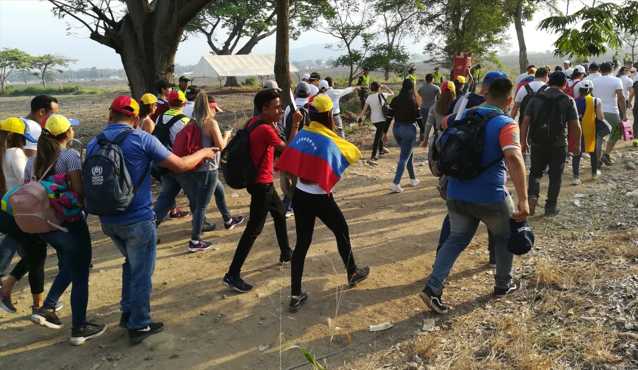 Los Venezolanos que viven en Miami enviaron ayer unas 50 toneladas di víveres, desde Puerto Rico zarpó un barco con 250 toneladas Foto: Manuel Saldarriaga