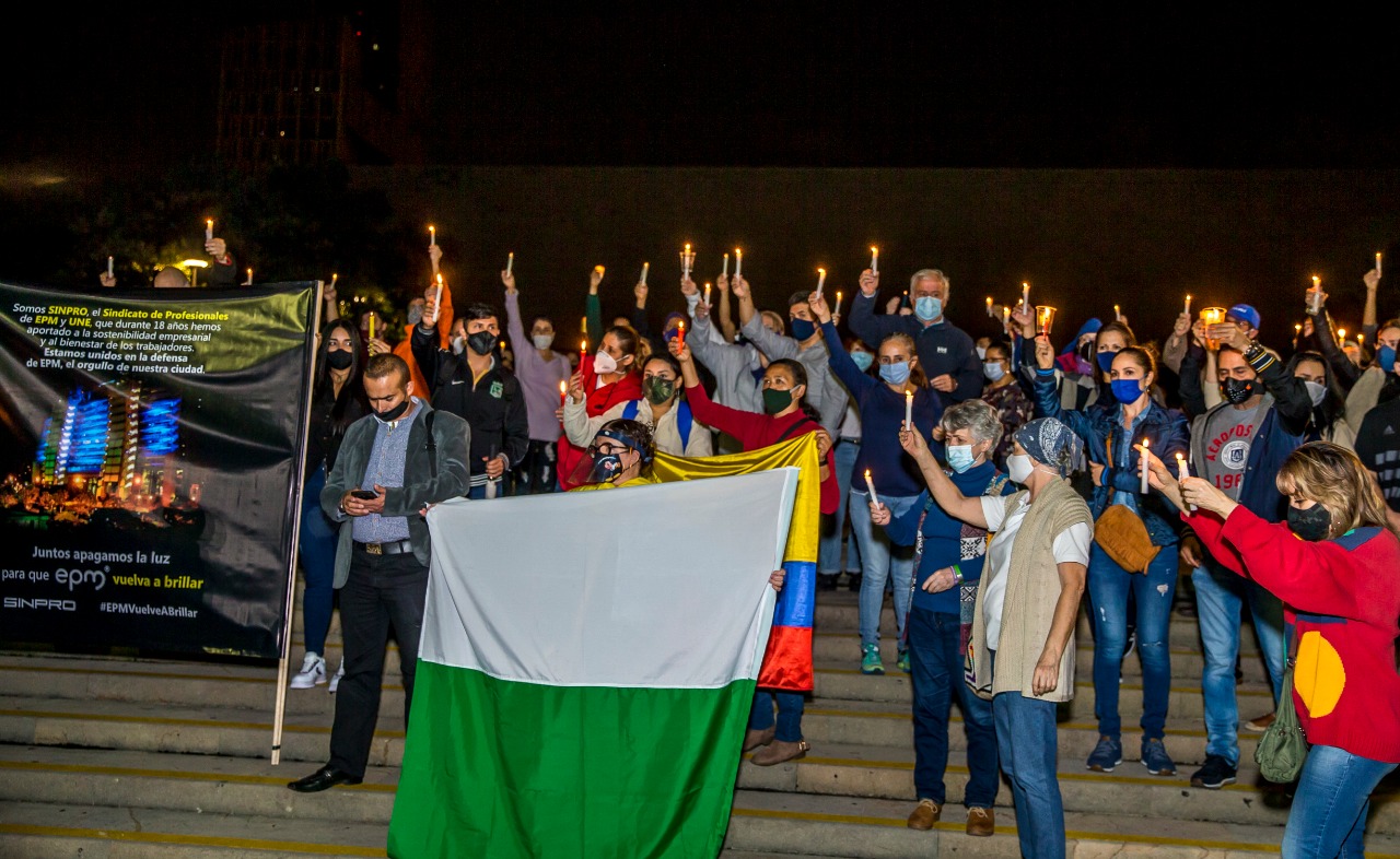 Esta manifestación es para rechazar la actual crisis que enturbia el funcionamiento de la empresa de servicios públicos más importante de Colombia. FOTO JUAN ANTONIO SÁNCHEZ