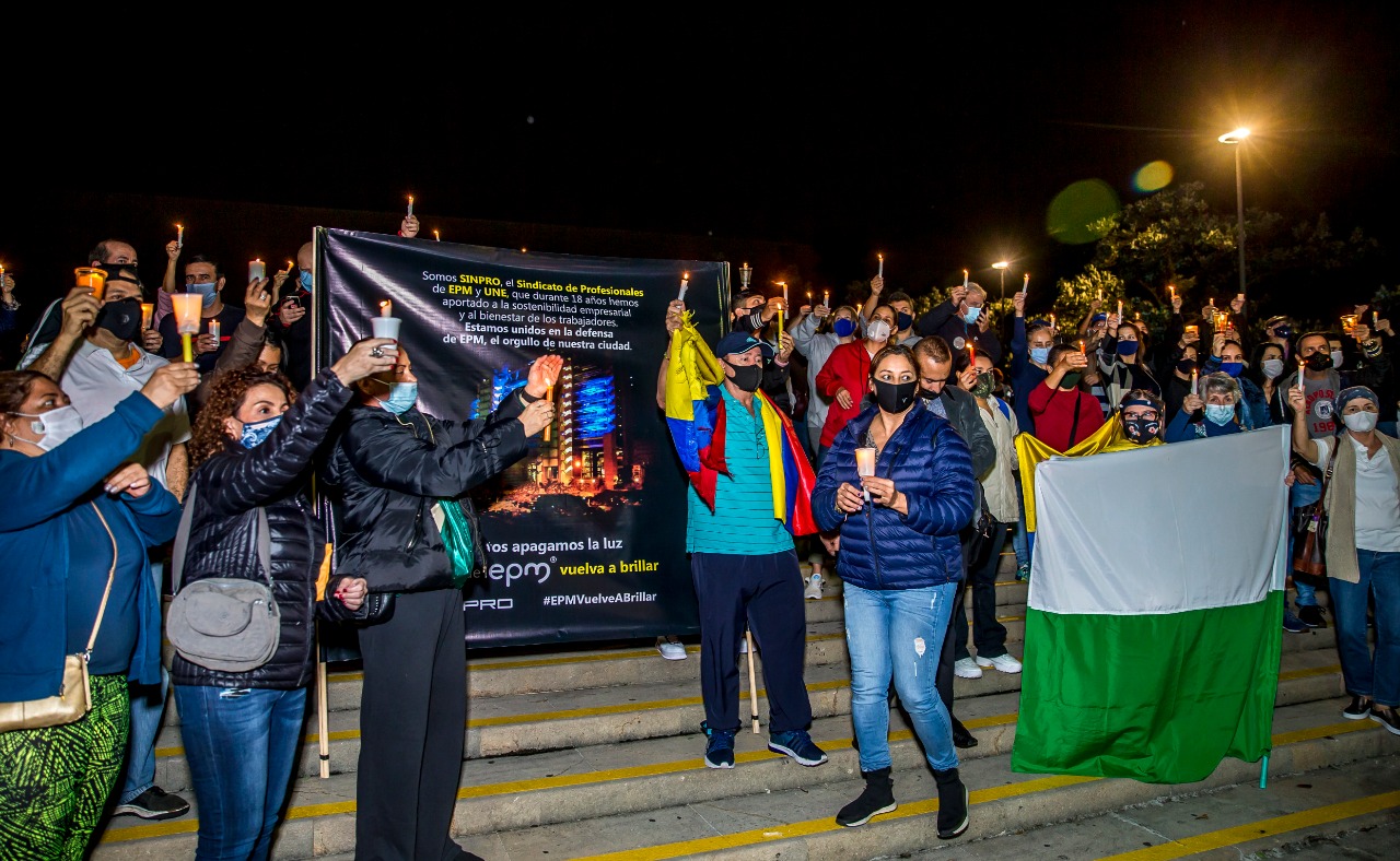 Esta manifestación es para rechazar la actual crisis que enturbia el funcionamiento de la empresa de servicios públicos más importante de Colombia. FOTO JUAN ANTONIO SÁNCHEZ