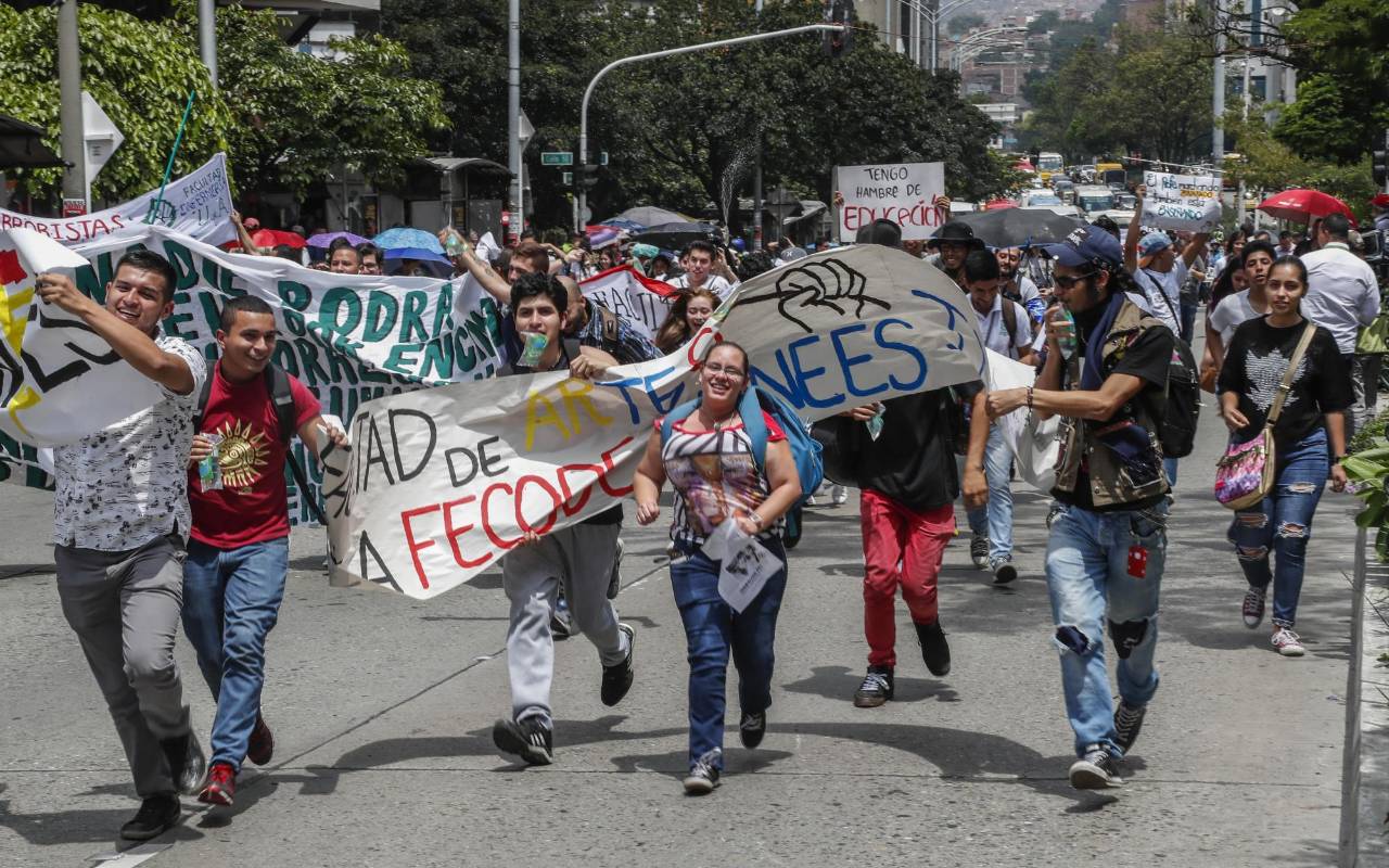El ministerio de educación invitó a educadores y estudiantes para que se mantengan abiertos al diálogo. Foto: Robinson Sáenz