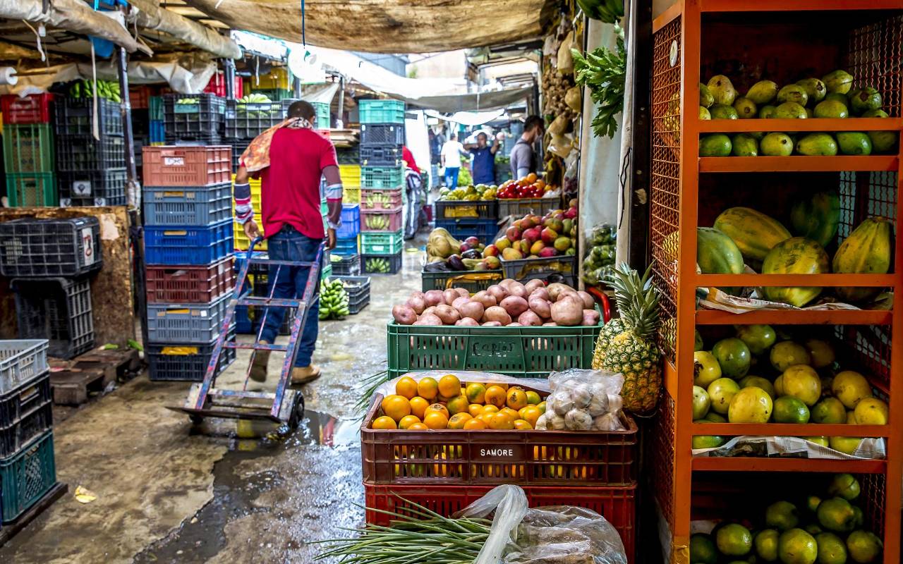 La variedad, los precios y la frescura de los productos son el gran atractivo de la Central Mayorista. Foto Juan Antonio Sánchez