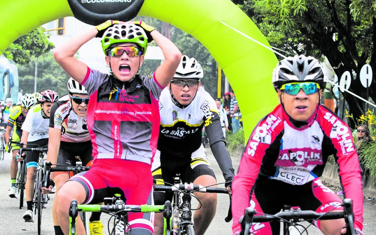 Mateo Sánchez (izquierda) perdió el Clásico cuando creía que había ganado. “Volveré por la revancha”, dijo. FOTO DONALDO ZULUAGA.