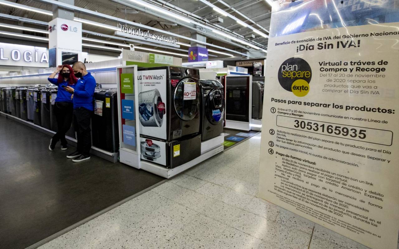 La venta de electrodomésticos, computadores y equipos de comunicaciones deberá realizarse en su totalidad de manera virtual con el fin de evitar posibles aglomeraciones en los establecimientos comerciales que generen contagios de covid-19. Foto: Jaime Pérez.