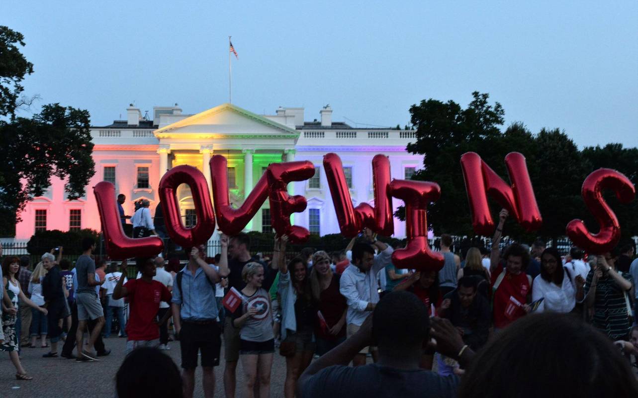 La lucha por el matrimonio homosexual, considerada por muchas voces en Estados Unidos como el mayor movimiento contemporáneo de derechos civiles, llegó hoy a su estación final: el Supremo, que blindó estas uniones como un “derecho” en todo el país. 