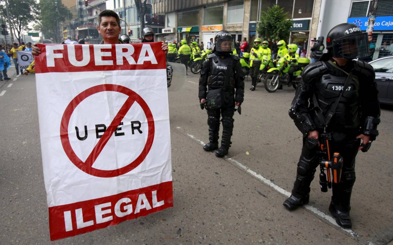 Tres personas fueron conducidas a las Unidades Permanentes de Justicia, a quienes se les imputarán cargos. FOTO REUTERS