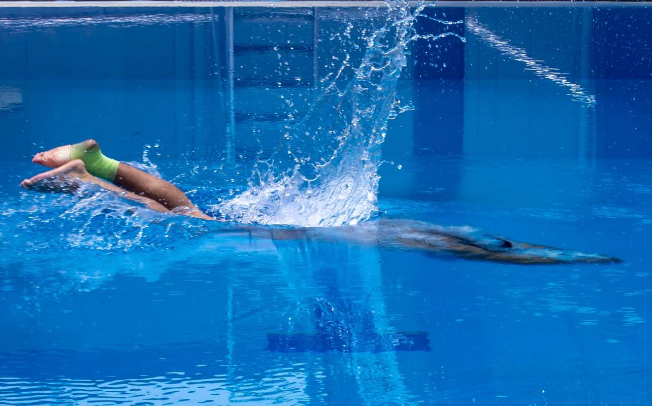 Los atletas tuvieron que cumplir con una serie de requisitos que de ahora en adelante deberán convertir en costumbres para poder hacer uso de las piscinas. Foto Juan Antonio Sánchez Ocampo 